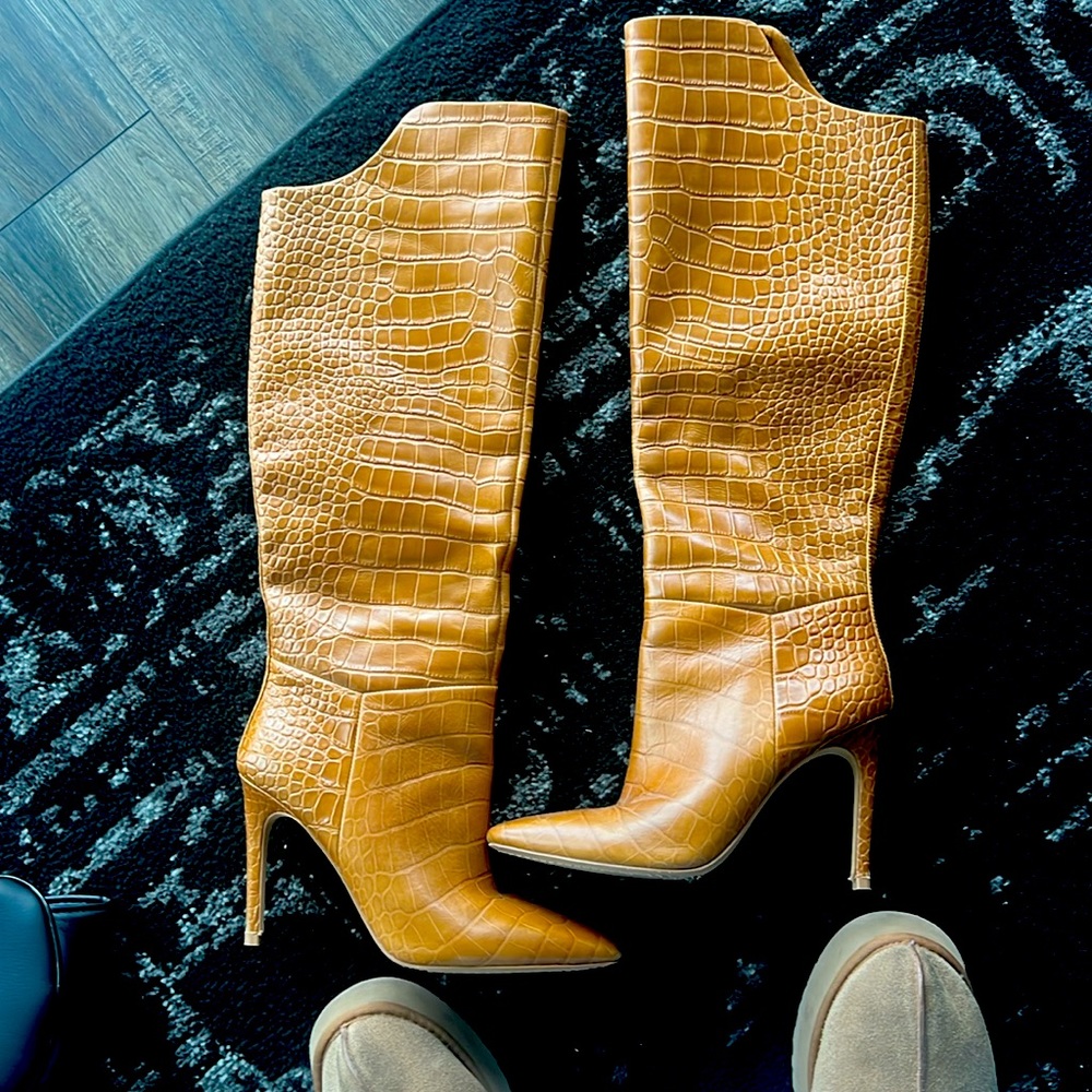 Vince Camuto boots Size 10